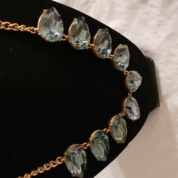 J Crew Pear or Tearshaped Blue Faux Gemstone Gold Tone Necklace Excellent Condit - Picture 15 of 16